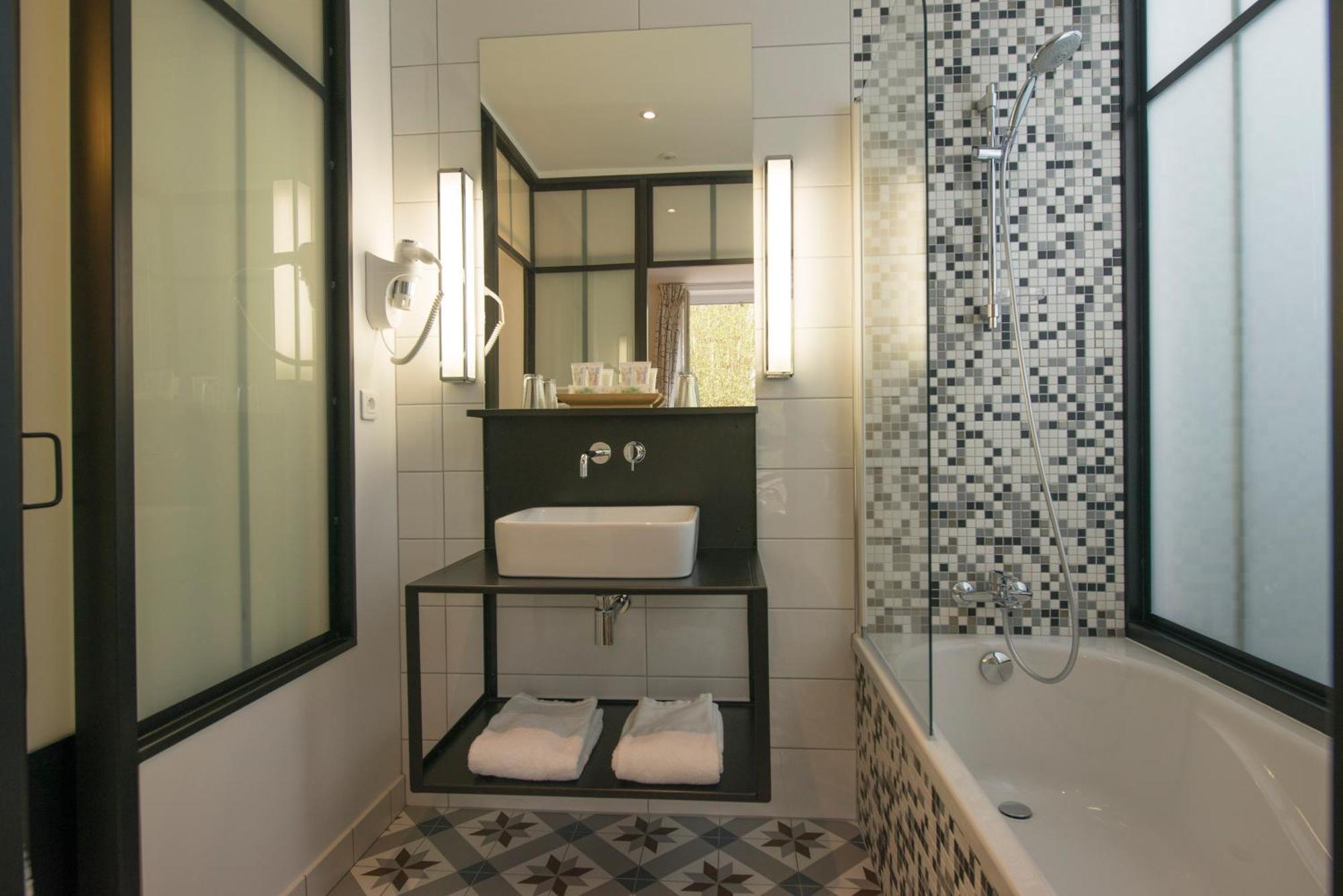 Hotel Le Manoir Du Lys, The Originals Relais